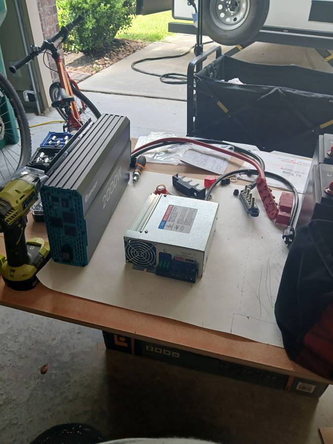 Licensed electrician at work Clovis